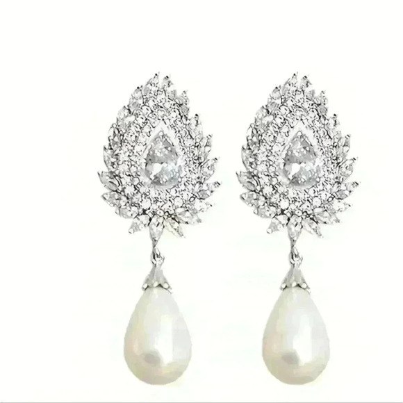 Silver Teardrop Shape Shiny Zircon & Faux Pearl earrings. - Picture 2 of 5